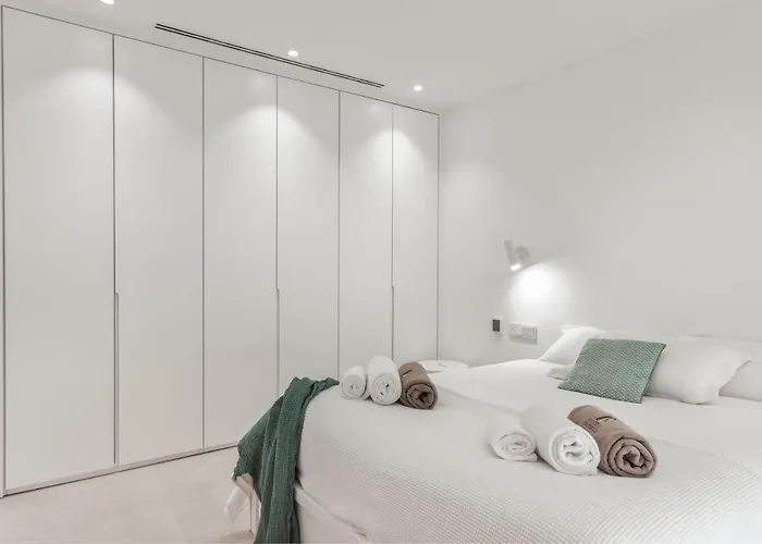 Infinity 1-6 Luxe Sea View 2b