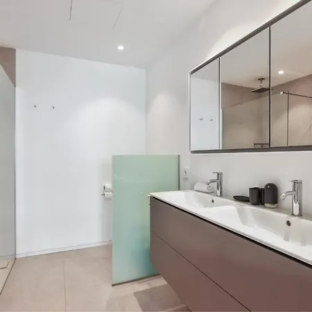 Infinity 1-6 Luxe Sea View 2b